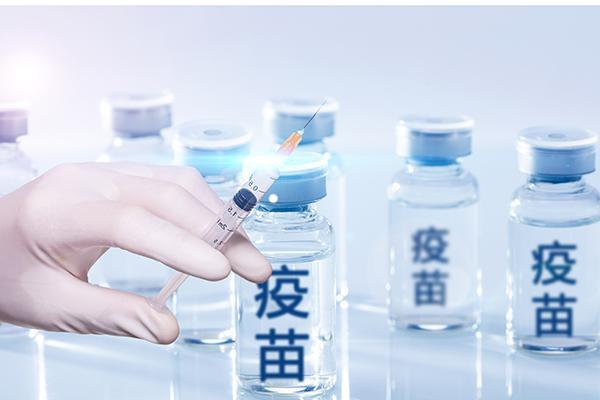 我國新冠疫苗累計接種近24億劑次，專(zhuān)家回應熱點(diǎn)問(wèn)題